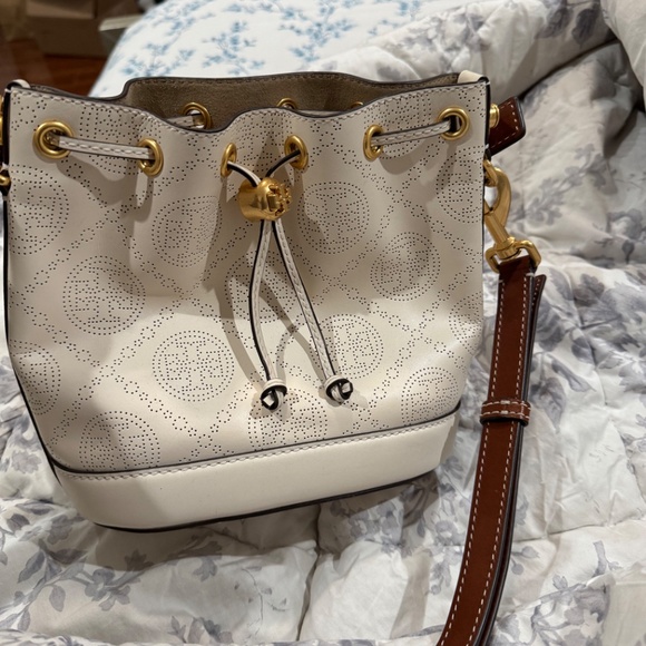 Tory burch bucket bag like new - Picture 3 of 4